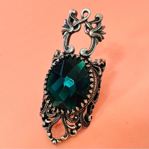 Vintage-Inspired Adjustable Statement Ring – Emerald Green Gemstone
